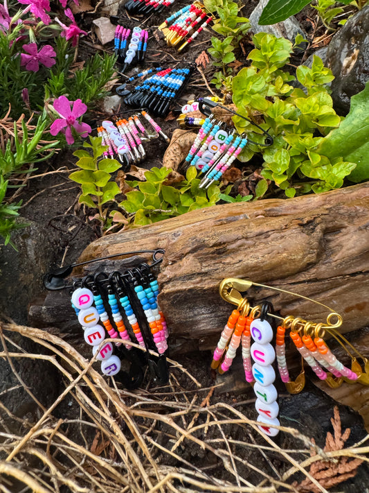 🧿Mystery Beaded Pin✨🧷
